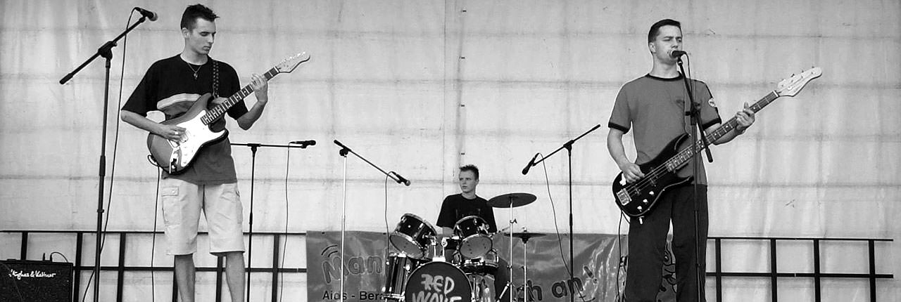 Red Wave 2002 live in Zittau - Roman (Gitarre/Vox), Jörg (Drums), Alex (Bass/Vox)